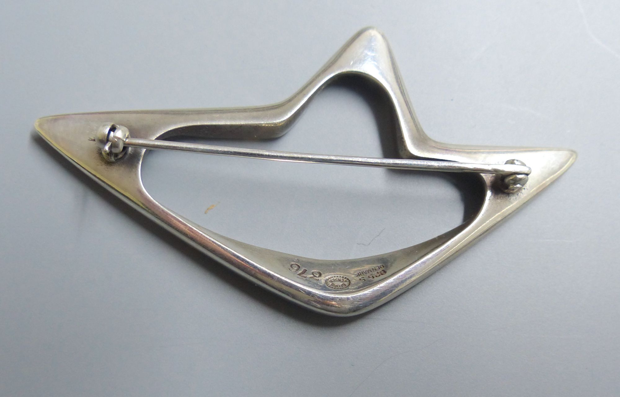 A Georg Jensen sterling abstract brooch, designed by Henning Koppel, no. 376, 67mm.